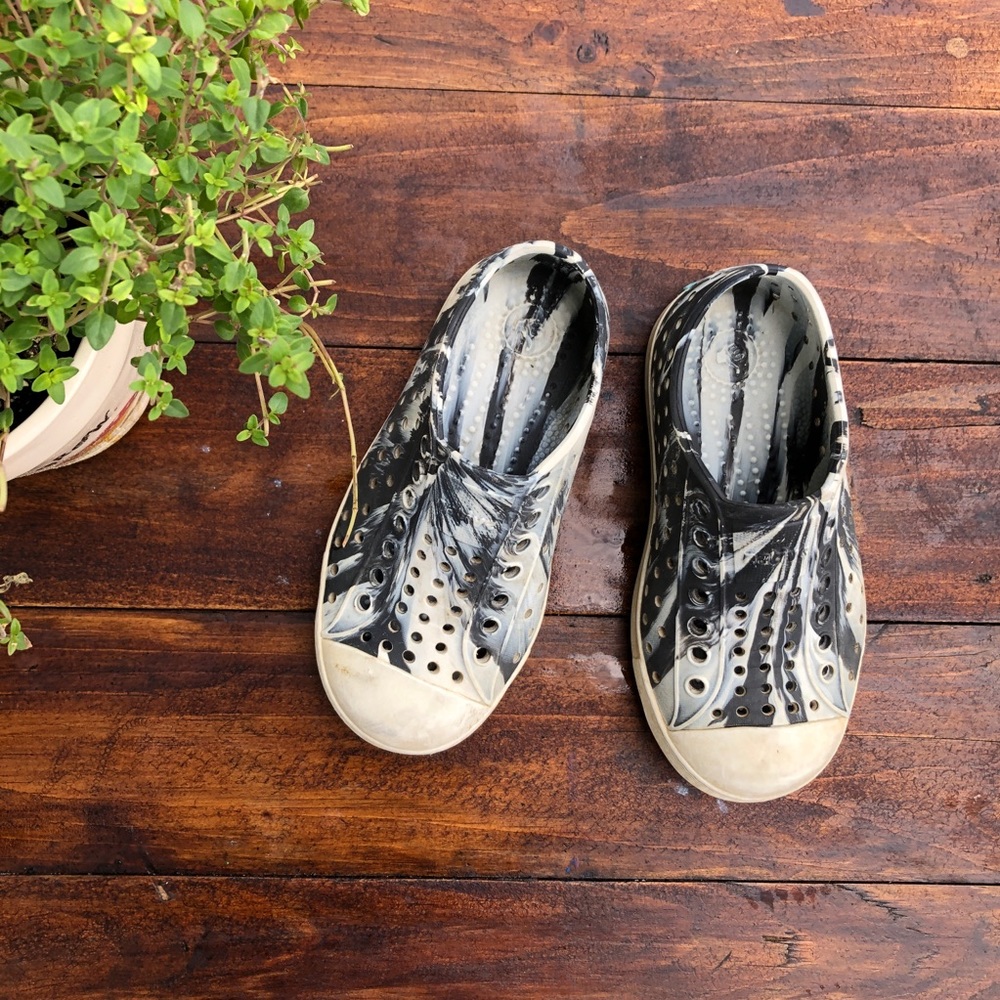 Black and white marbled Natives